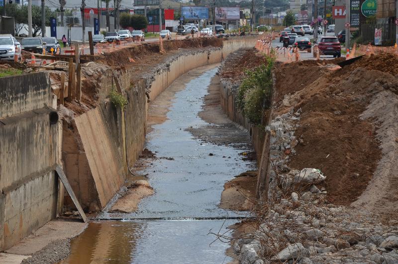 Obras no Córrego dos Bagres em Franca entram em fase de contenção e pré-moldados
