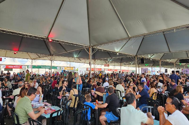 Festa Di San Gennaro retorna nesta quinta com gastronomia, shows e muitas atrações