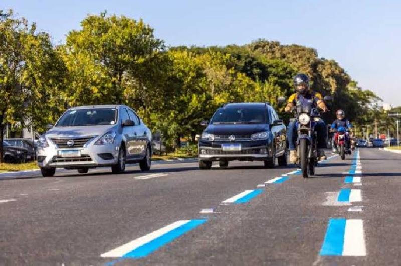 Faixa Azul para motos em avenidas de Franca está pronto para ser votado na Câmara