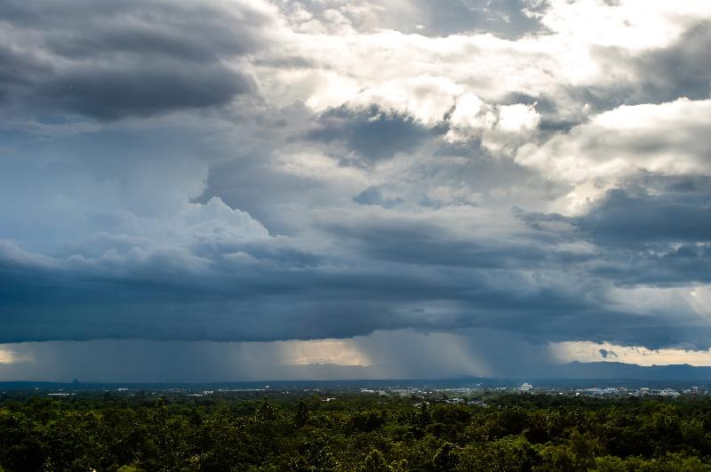 Domingo em Franca terá sol, nuvens altas e calor forte; cidade segue sem chuvas