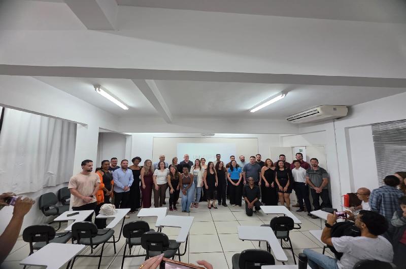 Polo da UAB em Franca celebra colação de grau de 44 formandos da Univesp